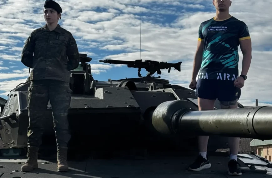 Camiseta oficial de la XVIII Carrera del Ebro 2026​